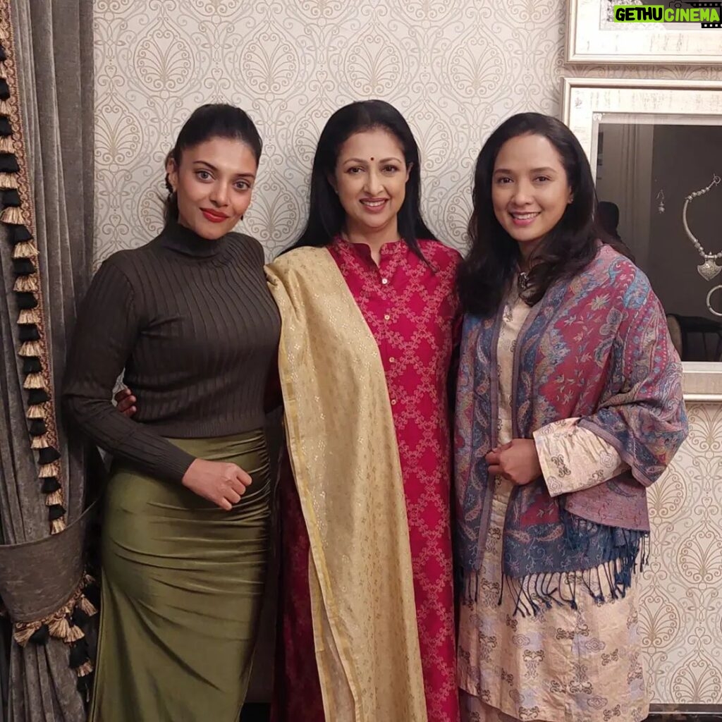 Sangeeta Krishnasamy Instagram - 😁❤ #queens #gautamitadimalla #vanidahimran