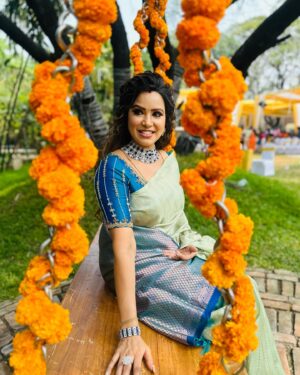 Sangeetha V Instagram - Blue is the only color which maintains its own character 🦋it always stay blue 💙💙💙wonderful jewelry from @fineshinejewels and designer by Sridevi designer from Coimbatore