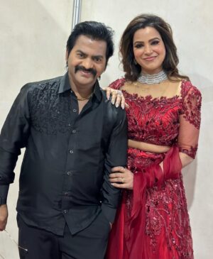 Sangeetha V Instagram - ❤️🖤❤️🖤❤️❤️🖤
Thanks for this attractive and unique costume for both of us in our favorite color from @frontiers_fashion_lounge and gorgeous jewelry from @fineshinejewels 🖤❤️