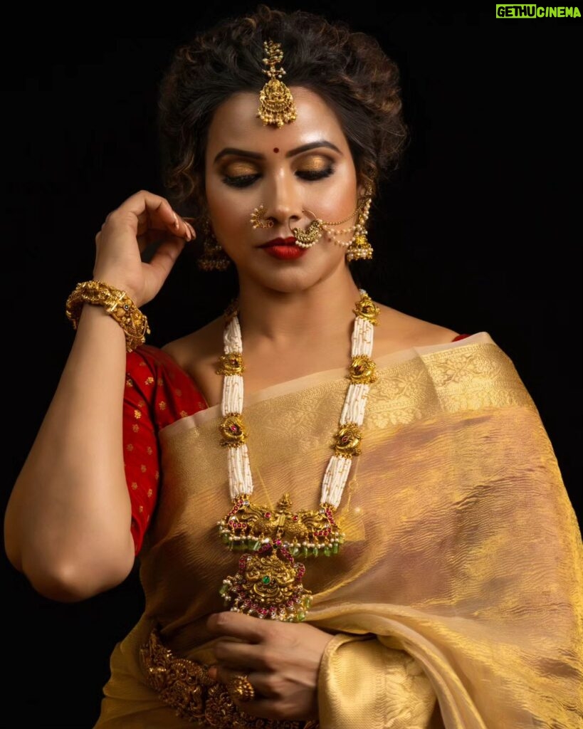 Sangeetha V Instagram - Trying out a Vintage look 😻😍 Mau : @lk_makeup_trainer Camera : @designfactoryphotography #vintagestyle #photoshoot #sangeetha #raani #retrolook #instafashion