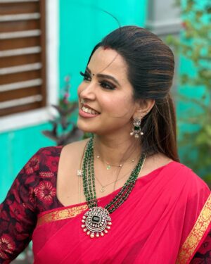 Sangeetha V Instagram - A red dress with beautiful jewelry can make even a shy demure girl feel like a powerful feminine ❤️❤️❤️❤️❤️❤️
.
.
Jewelry by @kabijewellery