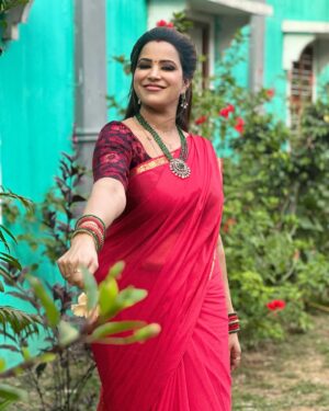 Sangeetha V Instagram - A red dress with beautiful jewelry can make even a shy demure girl feel like a powerful feminine ❤️❤️❤️❤️❤️❤️
.
.
Jewelry by @kabijewellery