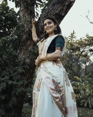 Sangeetha sai Instagram - Happy, unbothered, disciplined, glowing 🤗🤗🤗

Beautiful costume @jagasree_collections 
Dolled up @sowmisclassymakeovers 
Jewellery @gold_copy1486 
Clicks @aaa_photo_graphy_