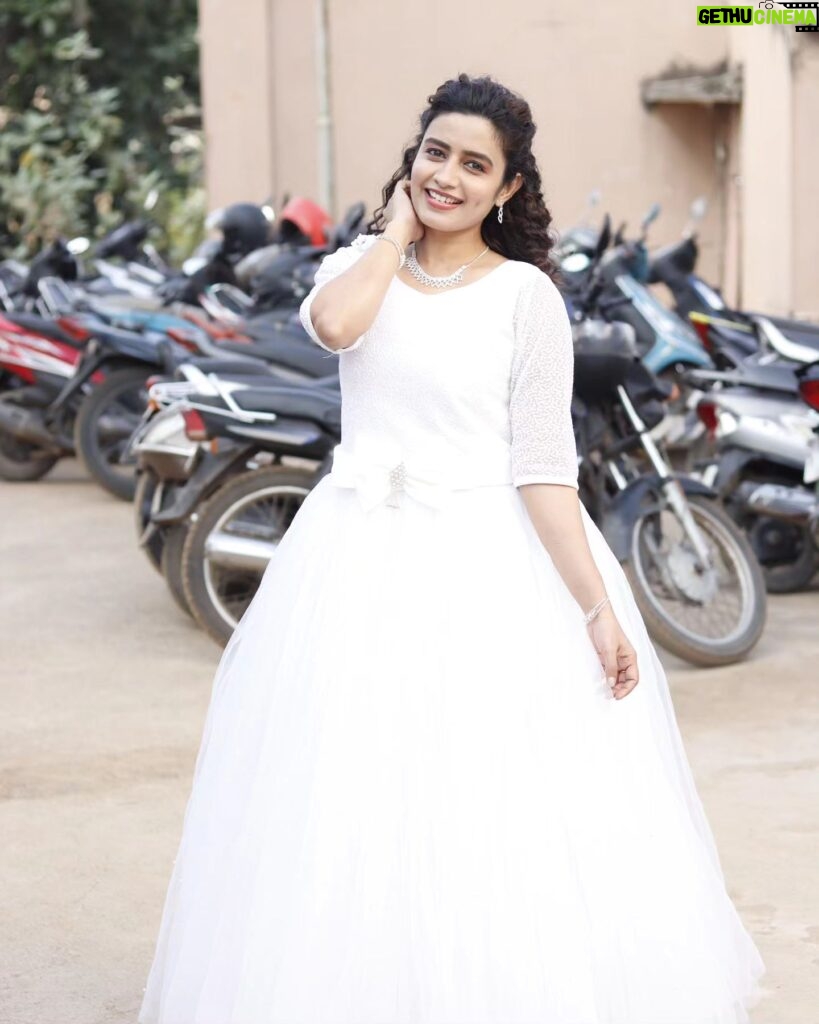 Sangeetha sai Instagram - Wedding bells 😉 Clicks @jmk11_photography