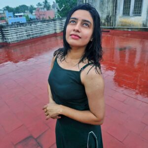 Sangeetha sai Instagram - நீ வரும்போது நான் மறைவேனா ⛈️⛈️⛈️⛈️