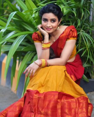 Sangeetha sai Instagram - Because its trending...nalla irukku la 😜😜😜

@arunstudioclickz 
@dorabridalstudio 
@shape_of_you__by_bk