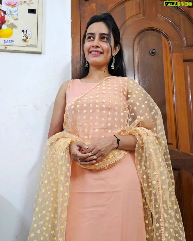 Sangeetha sai Instagram - Happy vijayadhasami 🌺🌺🌺🌺 Costume.... sondha kaasu kuduthu vangunadhu 😆😆😆😆😆 #sangeetha #vijayadhasamipooja
