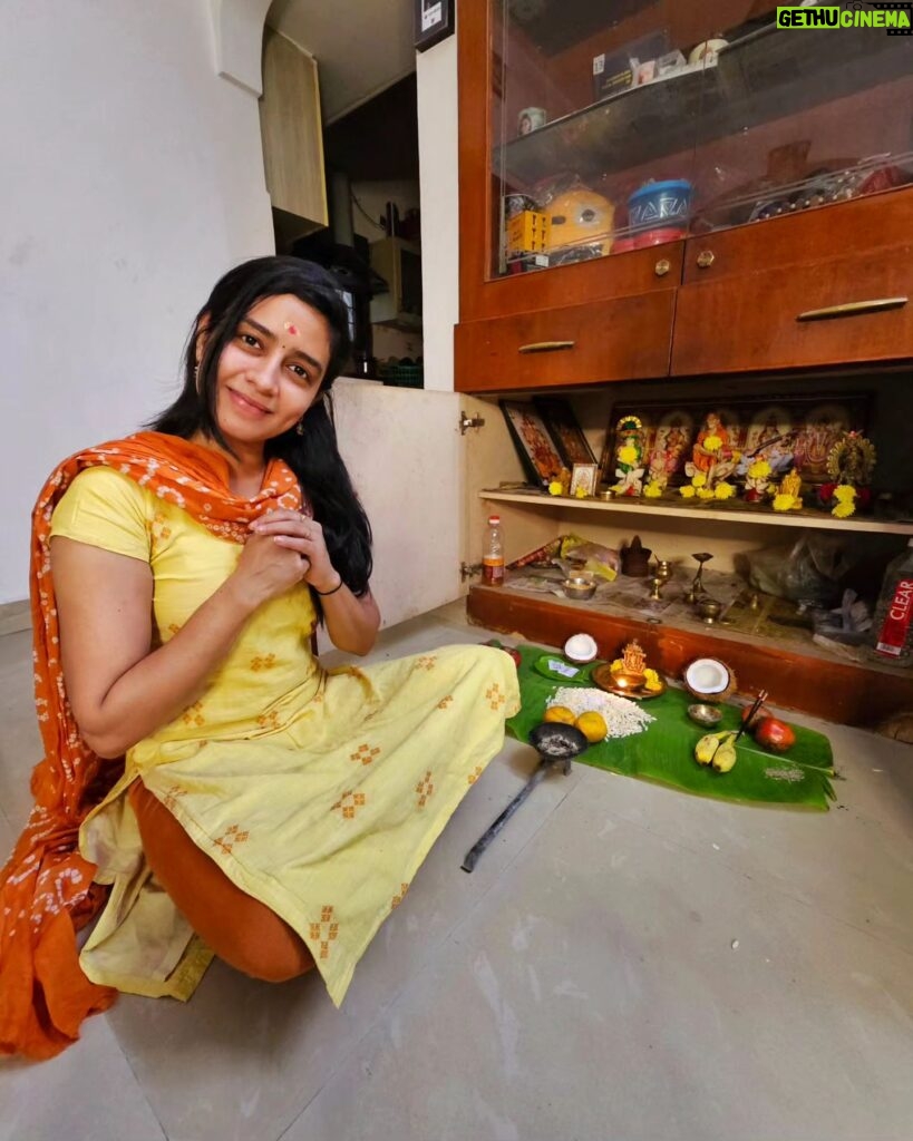 Sangeetha sai Instagram - Poojai done 🌻🌼💐🌺 #sangeetha #navratrispecial #divineguidance