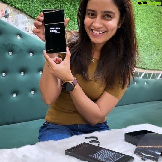 Sangeetha sai Instagram - Hyyyy.. I have bought my New Samsung s24 ultra 🤗🤗 @mrv_electronics Long time pending bucket list 😃 Pin kurippu...sondha kaasula vangunadhu 😜