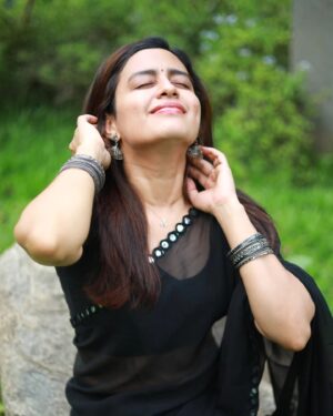 Sangeetha sai Instagram - சோலை மலர் ஒளியோ உனது
சுந்தரப்  புன்னகையோ 🖤🖤🖤

@@ashwin_sky_dancer 
@akash_av_0117
