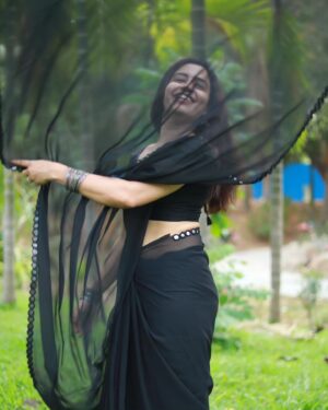 Sangeetha sai Instagram - சோலை மலர் ஒளியோ உனது
சுந்தரப்  புன்னகையோ 🖤🖤🖤

@@ashwin_sky_dancer 
@akash_av_0117