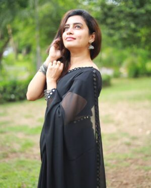 Sangeetha sai Instagram - சோலை மலர் ஒளியோ உனது
சுந்தரப்  புன்னகையோ 🖤🖤🖤

@@ashwin_sky_dancer 
@akash_av_0117