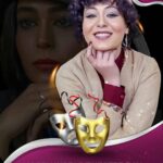 Sania Salari Instagram - ممنونم عزیزانم.... فن پیجای قشنگ من به مناسبت روز جهانی تئاتر این پست قشنگ و به من هدیه دادن ... خدا رو شکر می کنم که شماها انقدر با من مهربونین و از تک تک تون ممنونم... روز جهانی تئاتر مبارک ...... باشد که صحنه همچون طناب بند بازان به افراد نالایق جرات راه رفتن بر روی خود را ندهد.... دوستان عزیز آنچه در عکس می بینید کلاه گیس می باشد و قسمتی از گریم بازیگر بر روی صحنه، ممنونم از تذکرتون........ عکس ها مربوط به نمایش های رفتگان و آینه های روبه رو کارگردان:محمد رحمانیان
