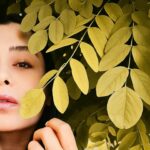 Sania Salari Instagram - شوق دیدار توام هست چه باک به نشیب آمدم اینک ز فراز به تو نزدیک ترم، می دانم یک دو روزی دیگر از همین شاخه ی لرزان حیات پرکشان سوی تو می آیم باز دوستت دارم بسیار هنوز #فریدون_مشیری به یاد پانزدهمین سال نبودنت پدر جان عکس @asalmoj73