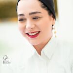 Sania Salari Instagram - گفتگوی میان راه بهتر از تماشای باران است توی راه از پوزش پروانه سخن می‌گوئیم توی راه خواب‌هامان را برای بابونه‌های درّه‌ای دور تعریف می‌کنیم باران هم که بیاید هی خیس از خنده‌های دور از آدمی، می‌خندیم، بعد هم به راهی می‌رویم که سهم ترانه و تبسم است مشکلی پیش نمی‌آید کاری به کار ما ندارند ری‌را، نه کِرمِ شبتاب و نه کژدمِ زرد. #سید_علی_صالحی عکس @asalmoj73