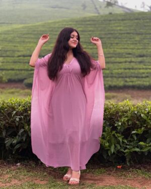 Saniya Babu Instagram - Whatever your mood you always feel the nature🍃🍃🍃🌺