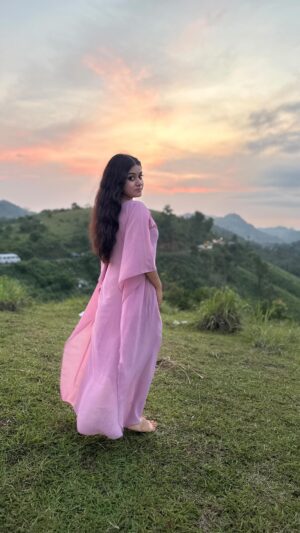 Saniya Babu Instagram - MOUNTAIN MAKES ME NICE💃🍃