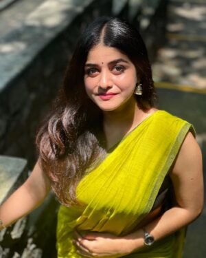 Saniya Babu Instagram - Iam sorry that I have trust issuse but when you give someone everything and they treat it like nothing something inside of you really breaks . Saree draping : @sareedrapesbymekha