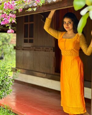 Saniya Babu Instagram - Costume : @ley_boutique_ 🧡  HOW LOVELY YELLOW IS.🧡