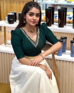 Saniya Babu Instagram - Happy Onam alll💥❤️ costume : @thattamboutique . Jewellery : @canisaperidot