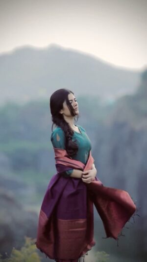 Sanjana Krishnamoorthy Instagram - 🦚
@vastara_thelabel 
@thatmadraskaran 
@noormakeup_mehndi 

Song: #veerarajaveera #ps2