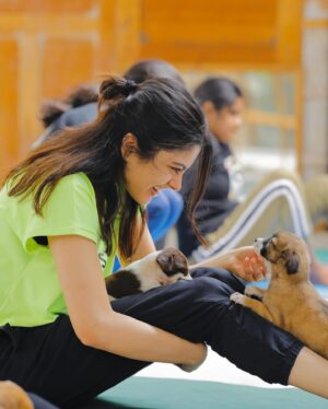 Sanjana Krishnamoorthy Instagram - @pawga_  spreading smiles and pawsitivity 🐾🤍 

📷 @thatmadraskaran