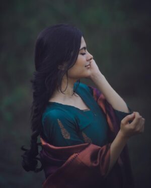 Sanjana Krishnamoorthy Instagram - 🦚
@vastara_thelabel 
@thatmadraskaran 
@noormakeup_mehndi