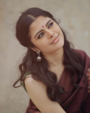 Sanjana Krishnamoorthy Instagram - 🏹 @swarnasaris @thatmadraskaran @noormakeup_mehndi