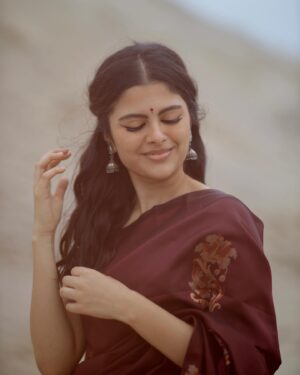 Sanjana Krishnamoorthy Instagram - 🏹 @swarnasaris @thatmadraskaran @noormakeup_mehndi