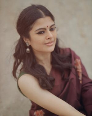 Sanjana Krishnamoorthy Instagram - 🏹 @swarnasaris @thatmadraskaran @noormakeup_mehndi