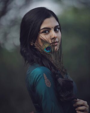 Sanjana Krishnamoorthy Instagram - 🦚
@vastara_thelabel 
@thatmadraskaran 
@noormakeup_mehndi