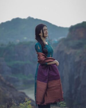 Sanjana Krishnamoorthy Instagram - 🦚
@vastara_thelabel 
@thatmadraskaran 
@noormakeup_mehndi