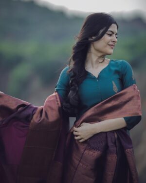 Sanjana Krishnamoorthy Instagram - 🦚
@vastara_thelabel 
@thatmadraskaran 
@noormakeup_mehndi