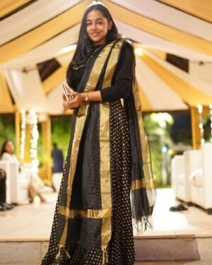 Santhy Balachandran Instagram - That one time I got dressed up in 2022 🤓

📷: @lightsoncreations