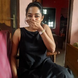 Santhy Balachandran Instagram - Utradam Giggles 🤭

#ostreekalaana #iykyk