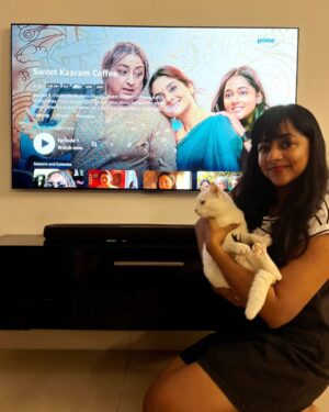 Santhy Balachandran Instagram - Grab your favourite people and join us on this joyride ☺️ Sweet Kaaram Coffee is now yours! ✨

Now streaming only on Prime Video 💙

@primevideoin #ReshmaGhatala #Lakshmi @madhoo_rockstar #VamsiKrishna @liontoothsocial @bejoynambiar @krishnafilmmaker @whatiswat @manju.mohan83 #GovindVasantha @sharmishta.roy #KrishnanVasant @viraj2singh @remydalai @ekalakhani #PraveenAnthony @srinivasbhuvan @thinkmusicofficial @siva_ananth @mr_makhija #KavinBabu @_balasuresh @dev.in.the.gram @alexx_onell @ayeshakapur @danixycode @karthiknetha_official @gbalaji @valentino_suren @alagiakoothan @g_man4ever_official @vinithramenon @krishnaramkumar @anita.nuthakki

#sweetkaaramcoffee