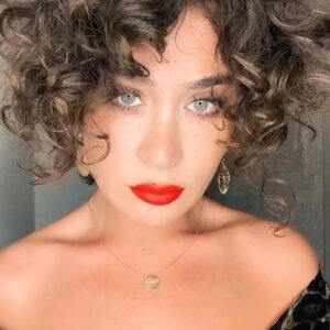 Sanura Jafarova Instagram - Bextini gozelleshdire bilmeyen qadin, ozunu gozelleshdirer💄