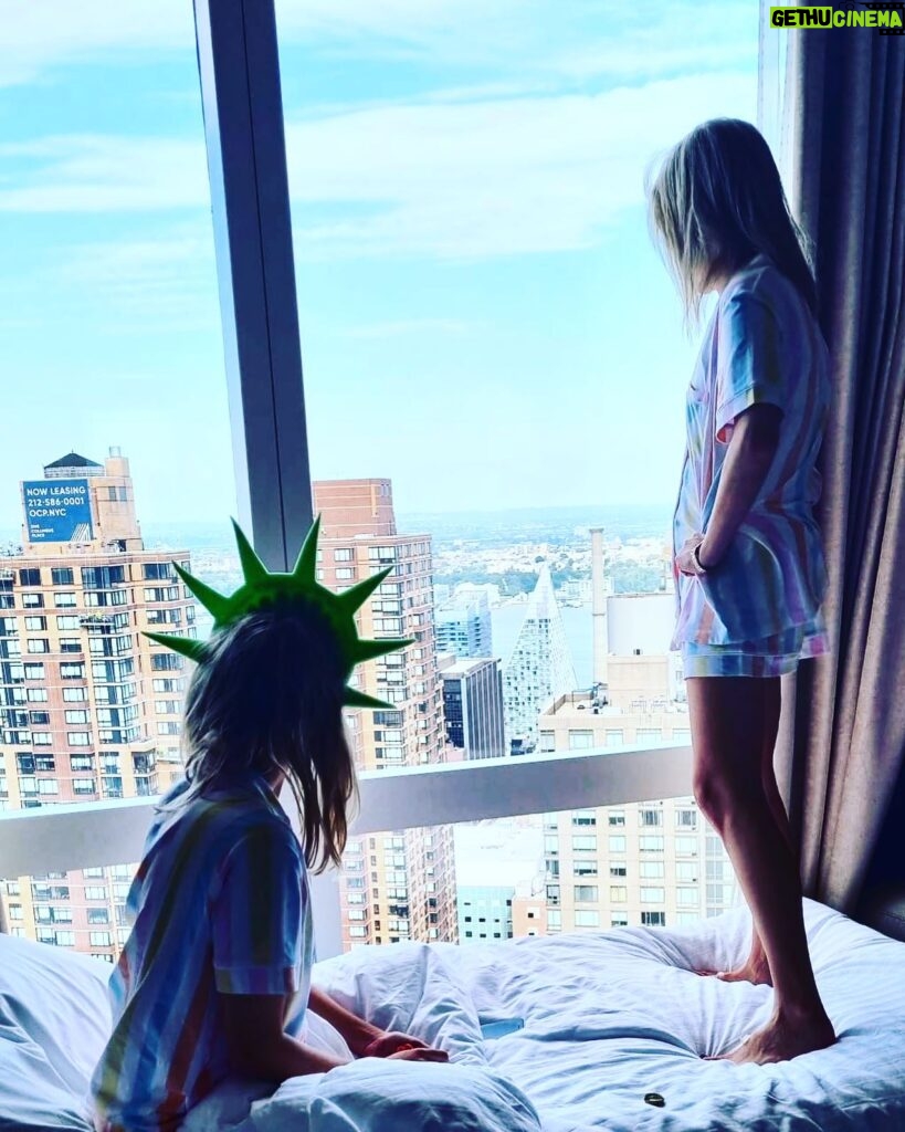 Saoirse-Monica Jackson Instagram - GOOD MORNING NEW YORK CITY🗽🍎 @mo_newyork