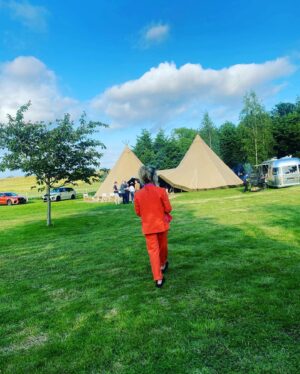 Saoirse-Monica Jackson Instagram - Big MASSEY THANKS to @jaguarukpr & @landrover for a smasher of a weekend at @fosgoodwood & to my mate @arentyoueshita at @byrotationofficial for kitting me out and just a moment of appreciation for @denissulta for looking well fit behind that wheel ♥️🏎🖤