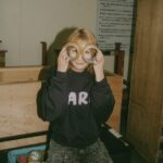 Saori Instagram - アリーナツアー「深海」 宮城、新潟、静岡、広島、福井、北海道、東京と まわってきました。 ライブ前日はお酒を飲まないようにして、 当日は朝から運動もして、もはや健康増進ツアー。 どこも満員御礼、感謝です。 photo by @takuya_nagamine