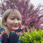 Saori Instagram - 差別はなくなる方がいいし、環境汚染なんてしたくないし、動物は幸せでいてほしい。 そう思っていても、知らないうちにそれらに加担してしまっていることは多い。 例えば食べているもの、選んだ家具や服が作られるシステムや、その理念を知らないときに。 ステラマッカートニーの服に袖を通した時、「無駄を削減することに力を入れている」と説明して貰った。 レザー、ファー、ダウンを含め、服を作るときに無駄な殺生を行わないことや、資源を採取しすぎないこと、作りすぎないことを気をつけていること。 ステラの服を着るときはいつもそのことを思う。 流行とは関係なく、大事に長く着たい。 In addition to eliminating discrimination, we must focus on protecting our environment, our world, and the animals that live in it. Even though most of us are aware of this, we are complacent in so many ways. We don't seek out the truth behind the products we buy, the food we eat, and the clothes we wear. When I wore Stella McCartney's clothes for the first time, I was told that their goal is to reduce waste and make clothing that is cruelty free. They do not harm animals by using leather, fur, or down. There is no excessive waste, and they do not overproduce their products. Every time I slip into Stella's clothes, I am reminded of this. I want to wear them for a long time, regardless of what's trendy or in fashion. I want to be responsible and reuse. #stellamccartney #home #おうちが春