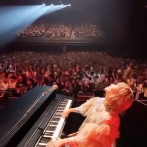 Saori Instagram - Zeppツアー「Terminal」
十六公演が無事終わりました。
ありがとう〜！！

私の見てた景色はこんな感じ。
イカしてるでしょ😌

次は来年の
アリーナツアーで会えるかな。
待ってるね。