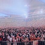 Saori Instagram - 満員の東京ドーム二日間、 ありがとうございました。 誰でも楽しめるライブを、と メンバーと共に 十二年間研究してきましたが 家族みんなで来てくれている方が すごく多くて 信じてやってきたことが 伝わったかも、と 嬉しくなりました。 孫とおばあちゃんおじいちゃん、 なんて姿もたくさん👴👵👶 千秋楽は 福岡PayPayドーム。 まってます！ #dugaradidu #sekainoowari #tokyodome