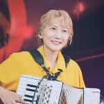 Saori Instagram - 「ママ、ピアノ素敵だったよ」と 息子が言ってくれるので、 「ピアノ、教えてあげようか？」と 言ったら、 「フガみたいなボーカルがいい」と 断られました。 大変だぞ、ボーカルは。 #sekainoowari #dugaradidu #dgdd