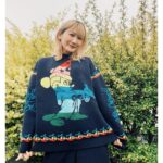 Saori Instagram - 差別はなくなる方がいいし、環境汚染なんてしたくないし、動物は幸せでいてほしい。 そう思っていても、知らないうちにそれらに加担してしまっていることは多い。 例えば食べているもの、選んだ家具や服が作られるシステムや、その理念を知らないときに。 ステラマッカートニーの服に袖を通した時、「無駄を削減することに力を入れている」と説明して貰った。 レザー、ファー、ダウンを含め、服を作るときに無駄な殺生を行わないことや、資源を採取しすぎないこと、作りすぎないことを気をつけていること。 ステラの服を着るときはいつもそのことを思う。 流行とは関係なく、大事に長く着たい。 In addition to eliminating discrimination, we must focus on protecting our environment, our world, and the animals that live in it. Even though most of us are aware of this, we are complacent in so many ways. We don't seek out the truth behind the products we buy, the food we eat, and the clothes we wear. When I wore Stella McCartney's clothes for the first time, I was told that their goal is to reduce waste and make clothing that is cruelty free. They do not harm animals by using leather, fur, or down. There is no excessive waste, and they do not overproduce their products. Every time I slip into Stella's clothes, I am reminded of this. I want to wear them for a long time, regardless of what's trendy or in fashion. I want to be responsible and reuse. #stellamccartney #home #おうちが春