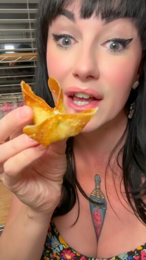 Sara Andrews Instagram - So many sweet crab Rangoon recipes have let me down…