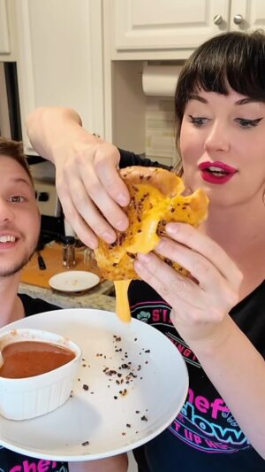 Sara Andrews Instagram - It’s a bit late bc I forgot to upload the footage to my phone before leaving for a cruise last week. Then my phone got water damage and @verizon is taking forever to activate service on my replacement (what’s good, Verizon?🤨). But here’s week three of my #homechefthrowdown for @wearelasagnalove, featuring @redbeardseasonings!