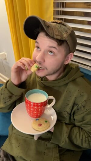 Sara Andrews Instagram - My first M&M sugar cookies ever in my new @KitchenAid stand mixer Tater got me for my birthday! #mmschocolate #kitchenaid #sugarcookie