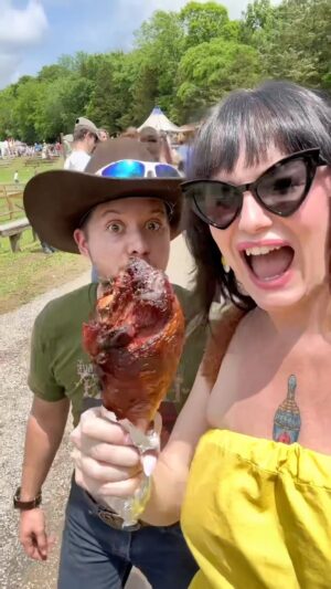 Sara Andrews Instagram - Williamson County Parks and Recreation done 🤬 up the @@Tennessee Renaissance Festival Bring back adult drinks and adult entertainers! 😤 Nerds and Drag Queens in Tennessee should come together and take back the fun in this state! ✊🏻💅🏻