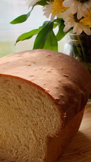 Sara Andrews Instagram - This sandwich bread recipe takes the cake! #breadrecipe #baking